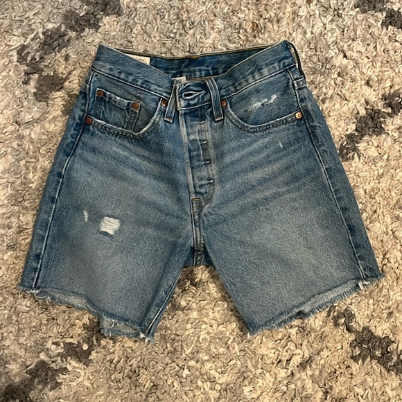 Levi’s 501 mom shorts - Picture 2 of 2
